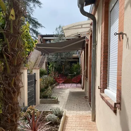 Tatil Evi Pleasant And Bright Chartreuse With Terrace