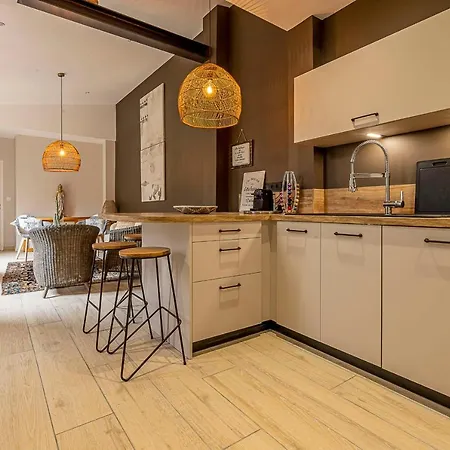 Pleasant And Bright Chartreuse With Terrace Holiday home *